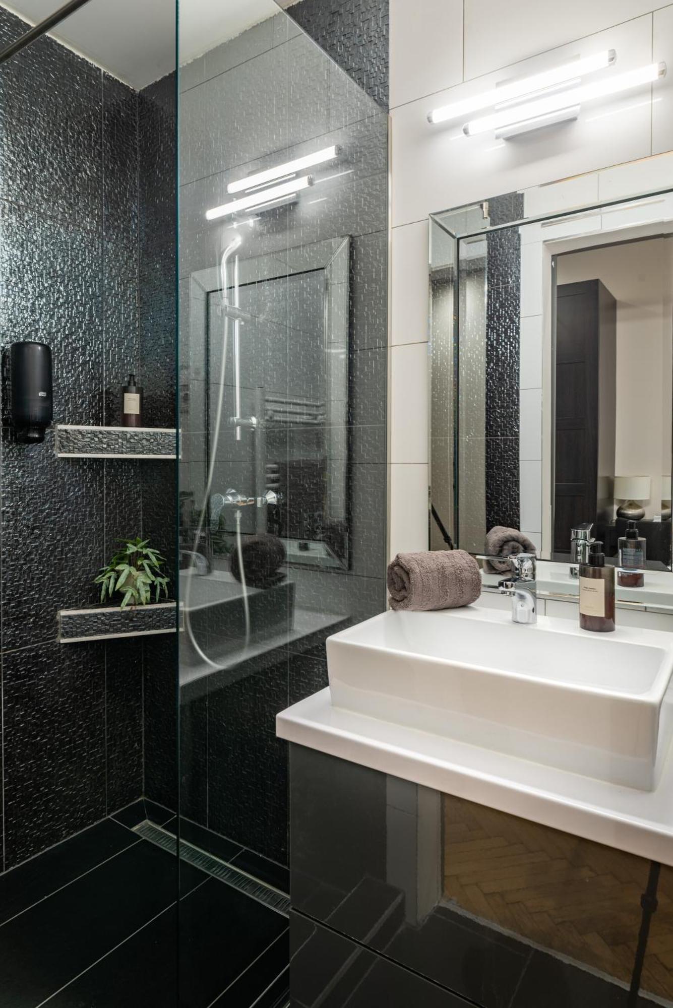 Chic Central 1Br Retreat Near New York Cafe With View Budapest Exterior foto
